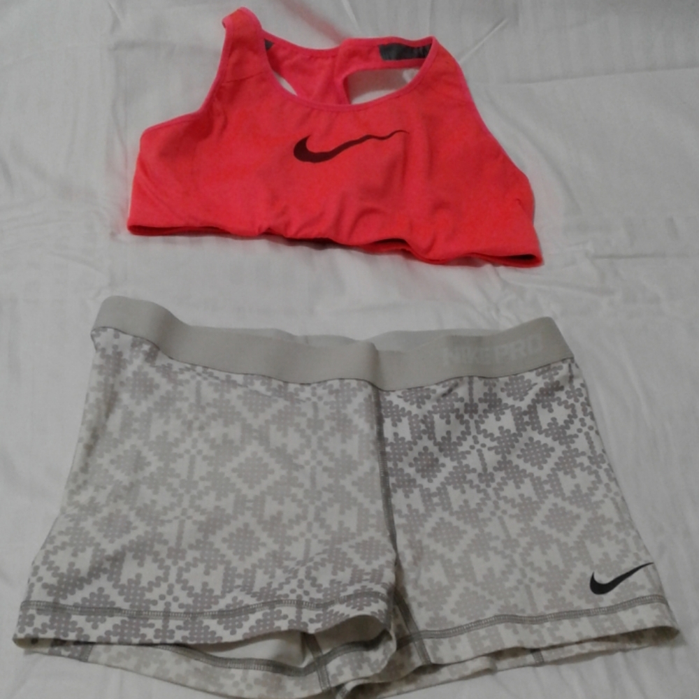 Nike Gym apparel bundle top and bottom